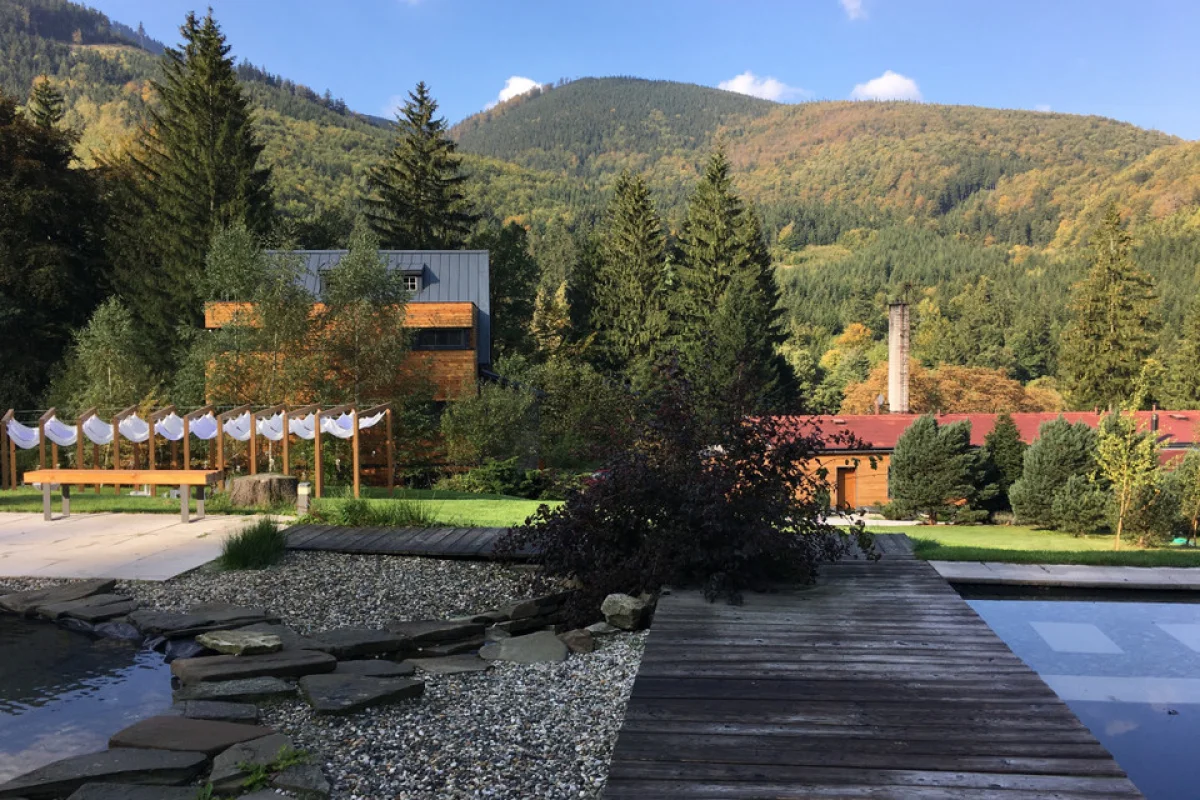 Romantická noc se snídaní a 4chodovou večeří v Hotel & Garden U Holubů v srdci Beskyd pro 2 osoby - foto 02
