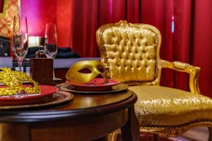 Romantická noc se strhujícím příběhem v brněnském zážitkovém hotelu OROOM - foto 01