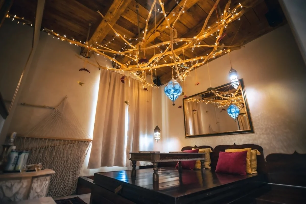 Romantická noc se strhujícím příběhem v brněnském zážitkovém hotelu OROOM - foto 02