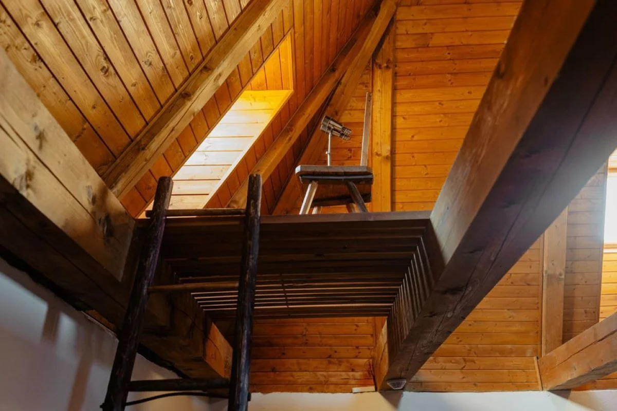 Romantická noc v historické věži Jičín s výhledem na město - foto 04