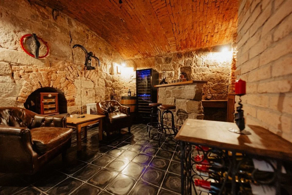 Romantická noc v historické věži Jičín s výhledem na město - foto 05