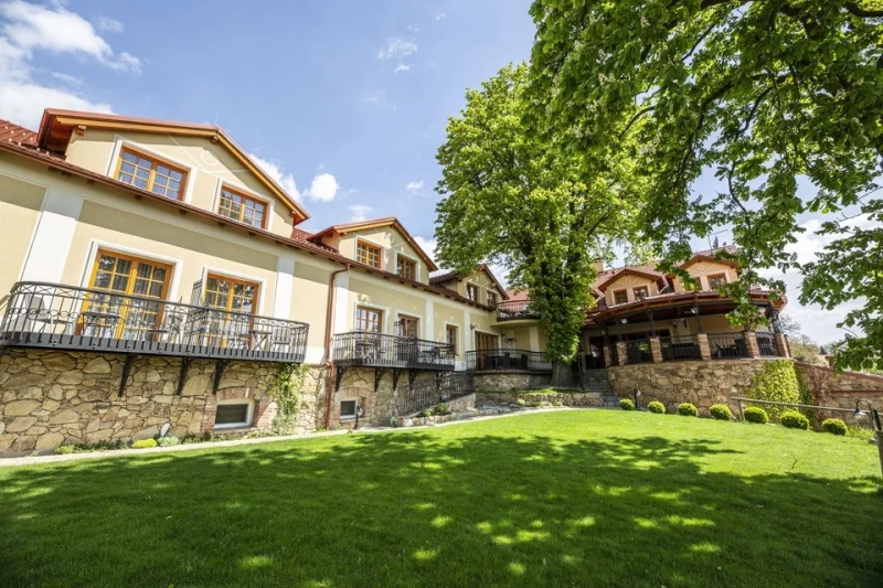 Romantická noc v Hotelu Gold**** s privátní vířivkou pro 2 osoby - foto 02