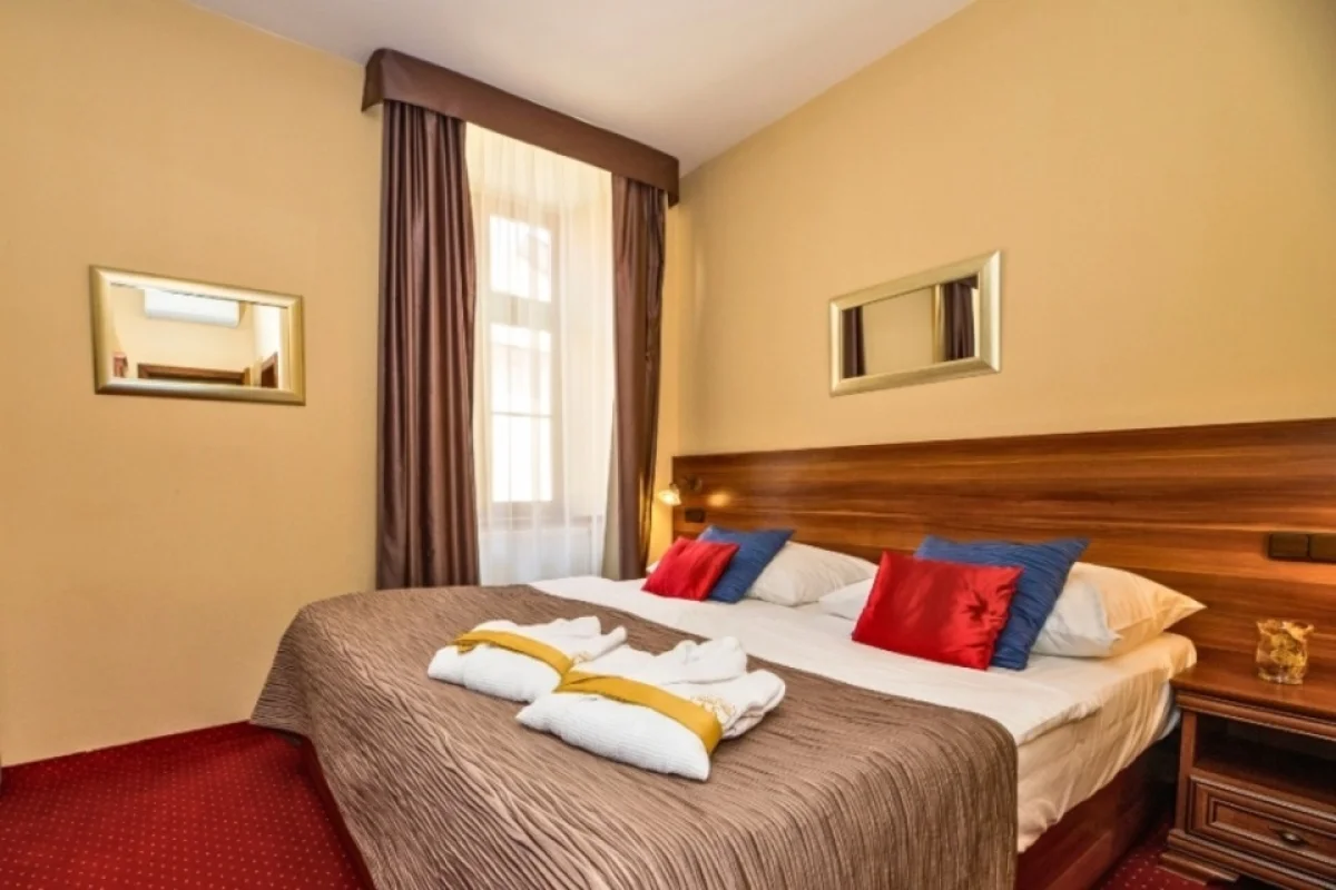 Romantická noc v hotelu Hejtmanský dvůr**** s privátním wellness a 4chodovou večeří pro dva - foto 02