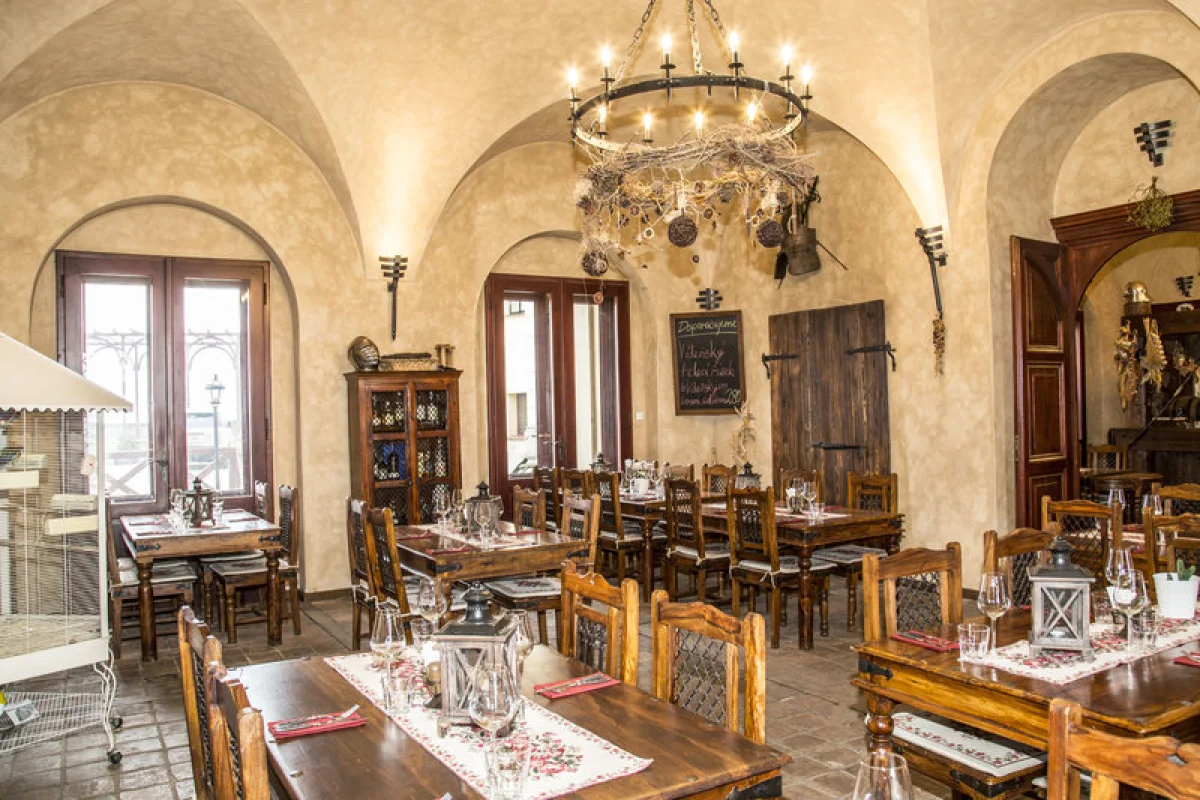 Romantická večeře v zámecké krčmě - foto 05