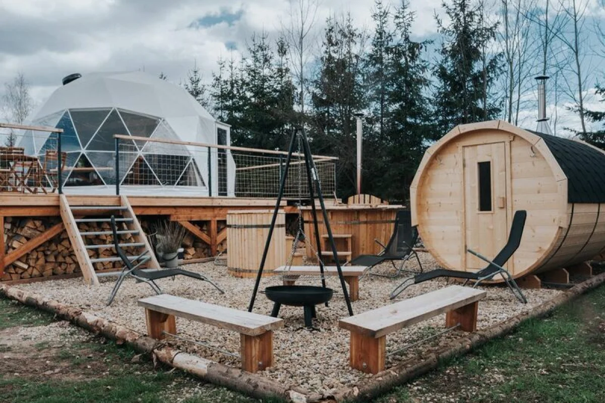 Romantický glamping s wellness a adrenalinem v Krkonoších - foto 09