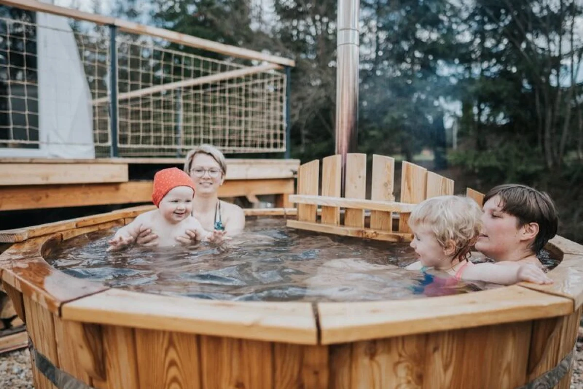 Romantický glamping s wellness a adrenalinem v Krkonoších - foto 10