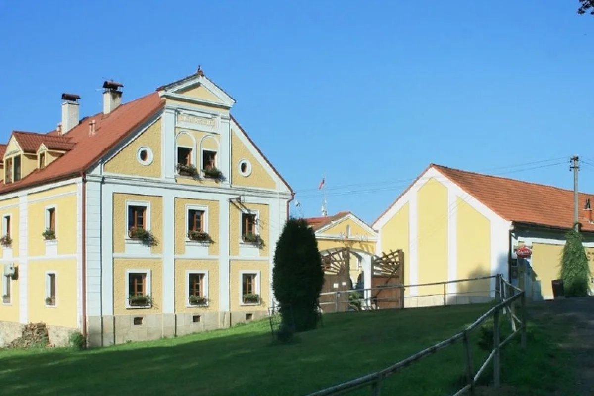 Romantický pobyt na statku Stein — dvoudenní wellness pro dva + pětichodová večeře při svíčkách - foto 03