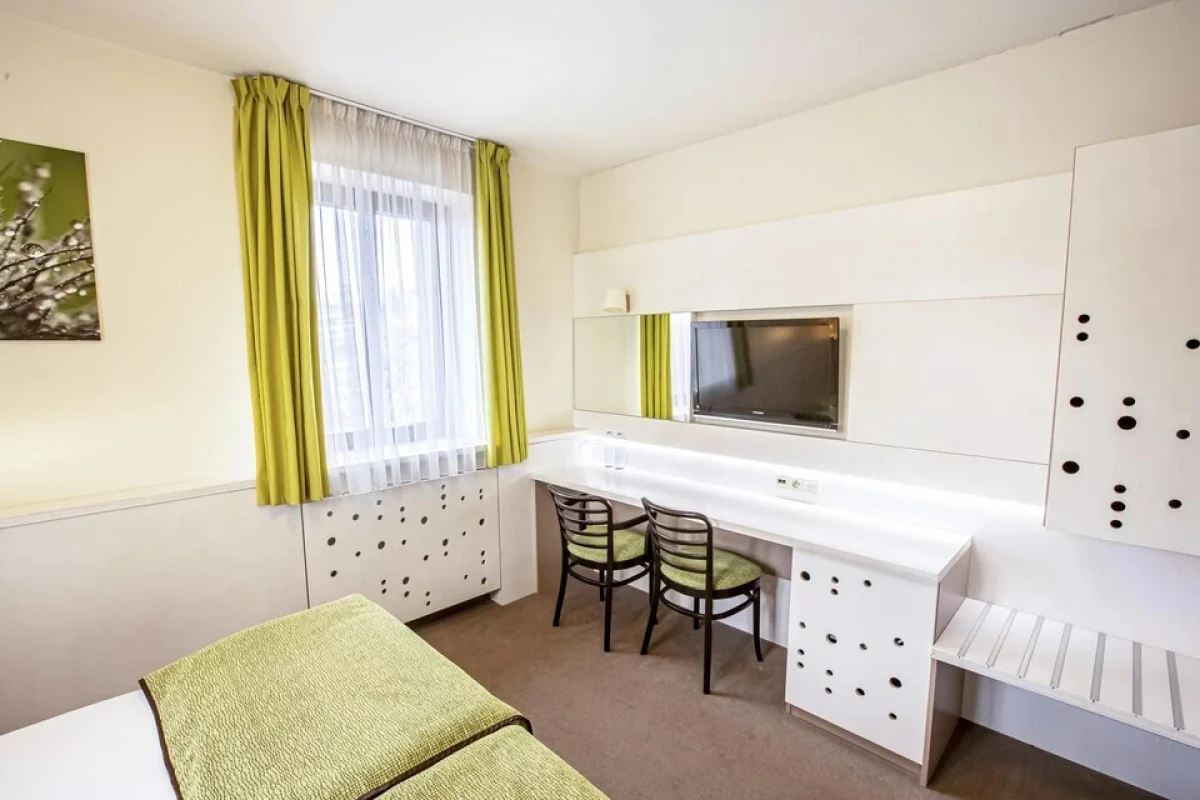 Romantický pobyt s polopenzí a privátním wellness v hotelu Olberg v Moravském krasu na 2 noci - foto 04