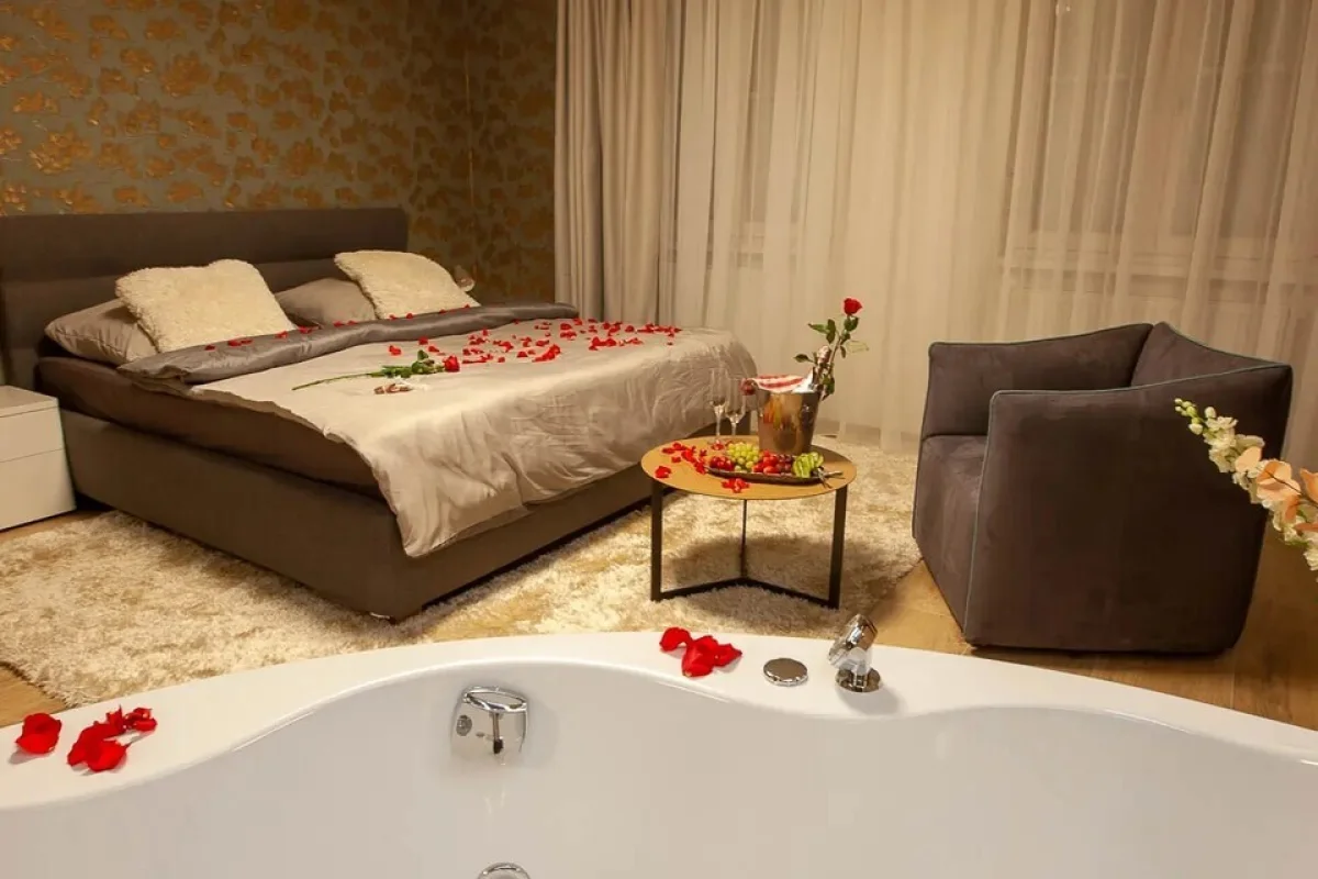 Romantický pobyt se saunou a vířivkou na pokoji v Penzionu Solid Spa**** v Mladé Boleslavi pro 2 osoby - foto 04