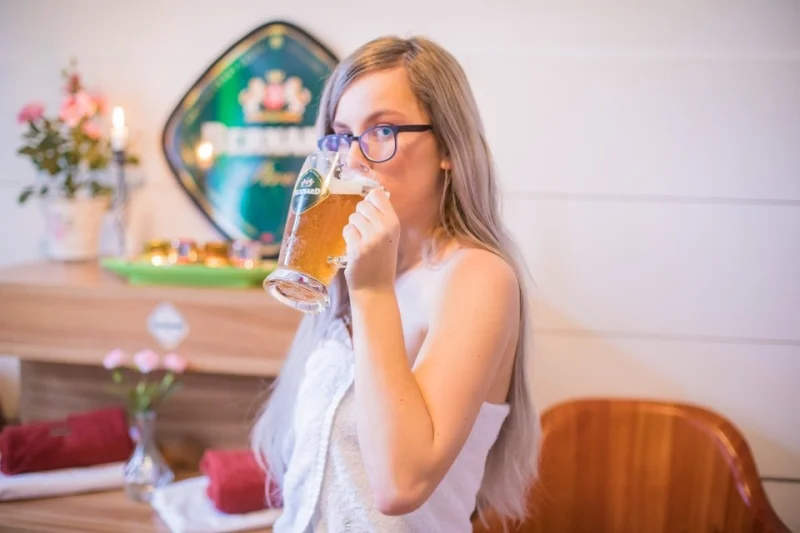 Romantický pobyt se snídaní, pivní lázní a soláriem v srdci Jindřichova Hradce pro 2 osoby na 2 noci - foto 03