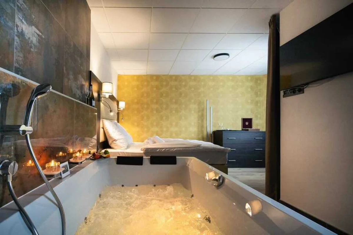 Romantický pobyt v luxusním soukromém wellness studiu v Hotelu Slunný dvůr - foto 04