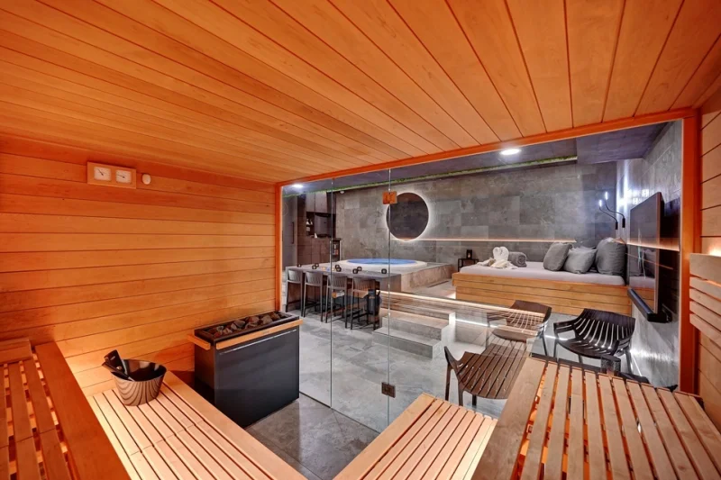 Romantický privátní wellness pod Ještědem s vířivkou, saunou a lahví sektu pro dva v hotelu Fénix - foto 02