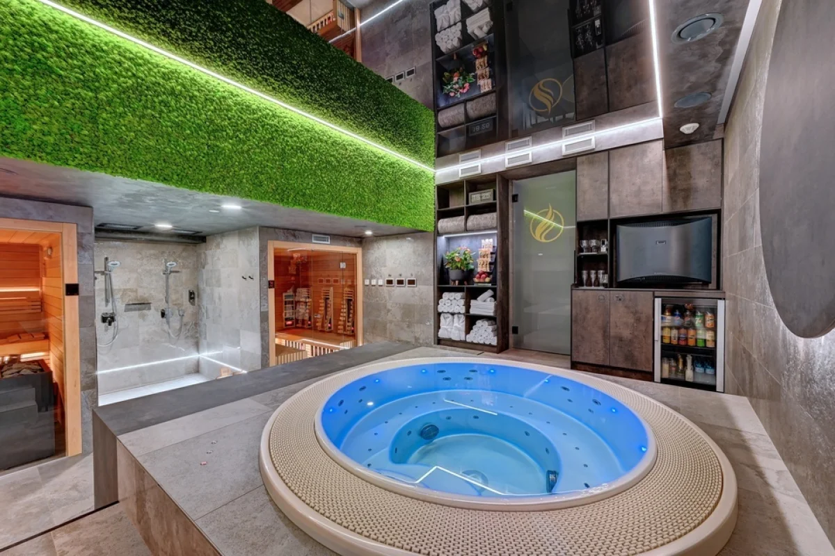 Romantický privátní wellness pod Ještědem s vířivkou, saunou a lahví sektu pro dva v hotelu Fénix - foto 03