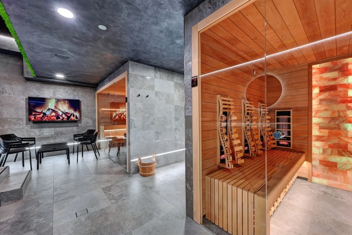 Romantický privátní wellness pod Ještědem s vířivkou, saunou a lahví sektu pro dva v hotelu Fénix - foto 05