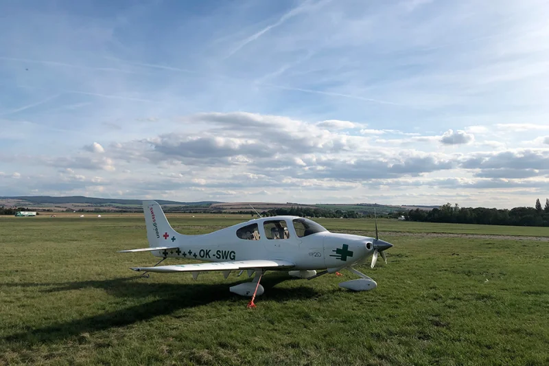 Romantický vyhlídkový let luxusním letadlem s vlastním pilotem a sektem pro dva - foto 03