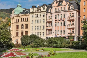 Romantika pro dva v Karlových Varech s neomezeným wellness - foto 02
