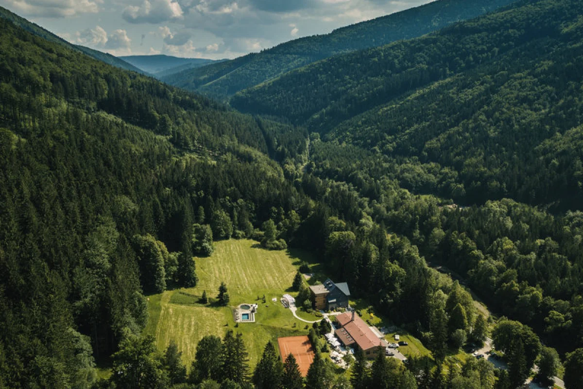 Romantika s privátním wellness a 4chodovou degustační večeří v Beskydech - foto 03