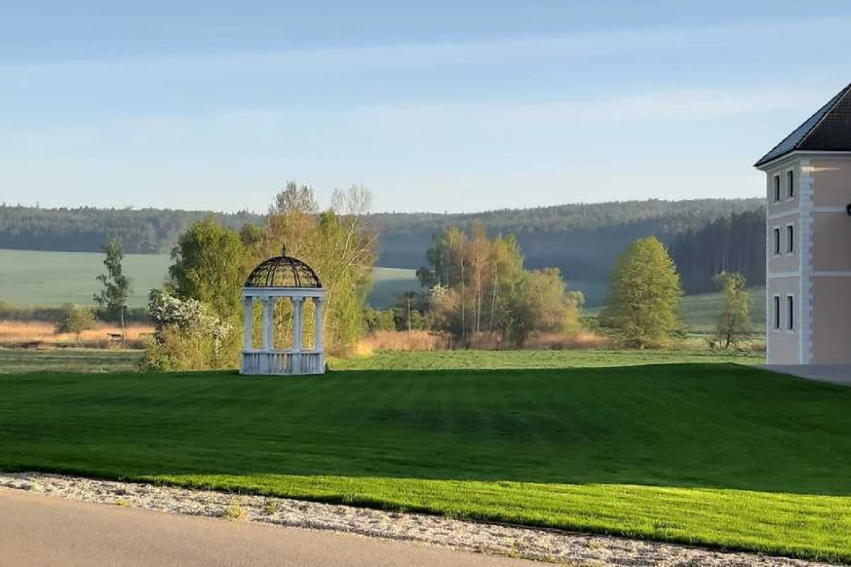 Senzační pobyt pro dámy na zámku Šanov s wellness, polopenzí a neomezenou konzumací vína i prosecca - foto 02