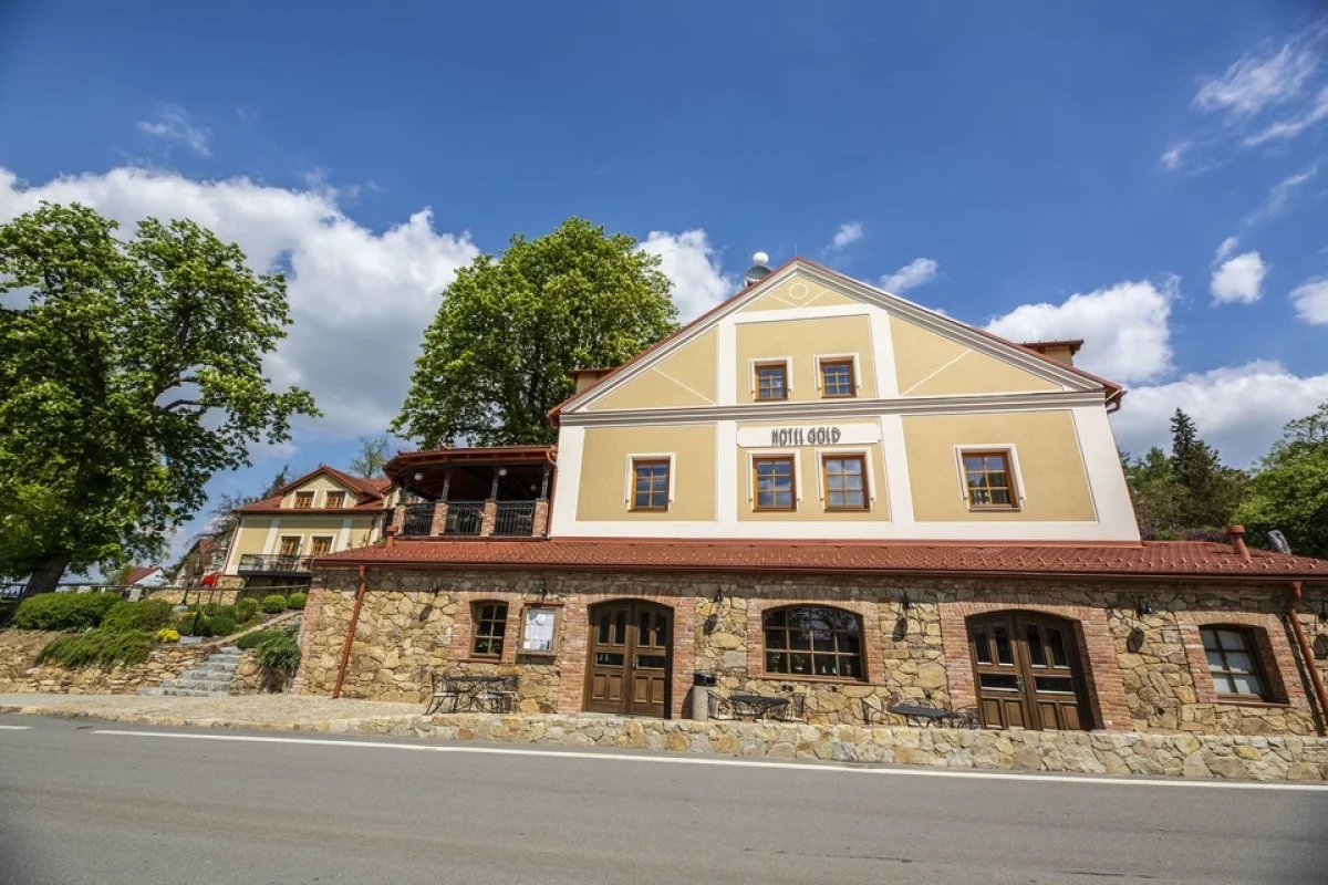 Senzační wellness víkend v Hotelu Gold**** v jižních Čechách se snídaní pro 2 osoby na 2 noci - foto 04