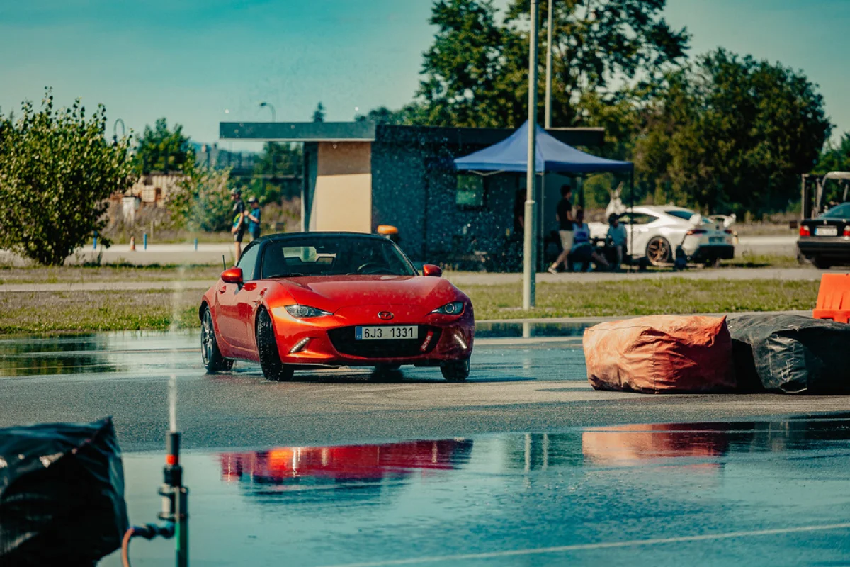 Škola driftu v Hradci Králové - foto 02