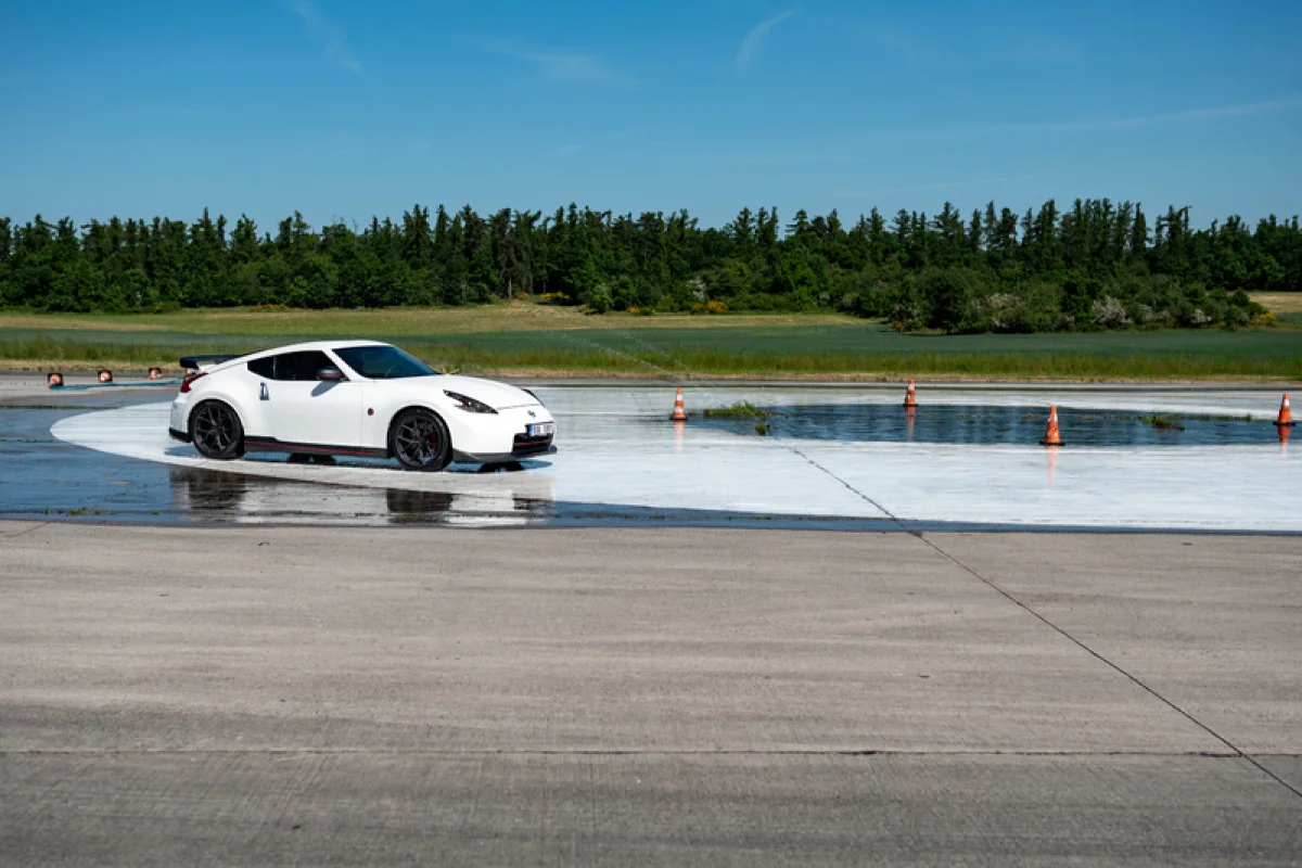 Škola smyku v Nissanu 370Z Nismo - foto 05