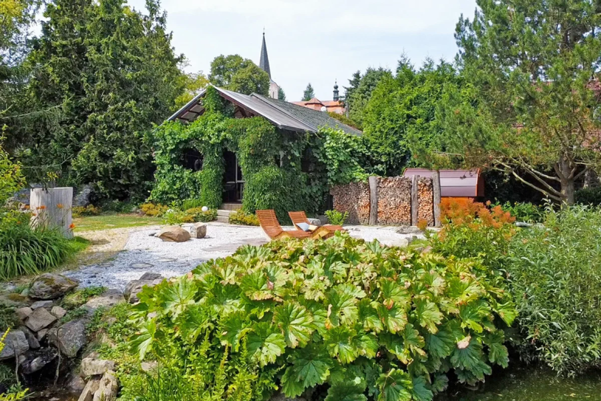 Skvělý glampingový pobyt v útulném tiny house s privátní sudovou saunou pro 2 osoby na 2 noci - foto 04