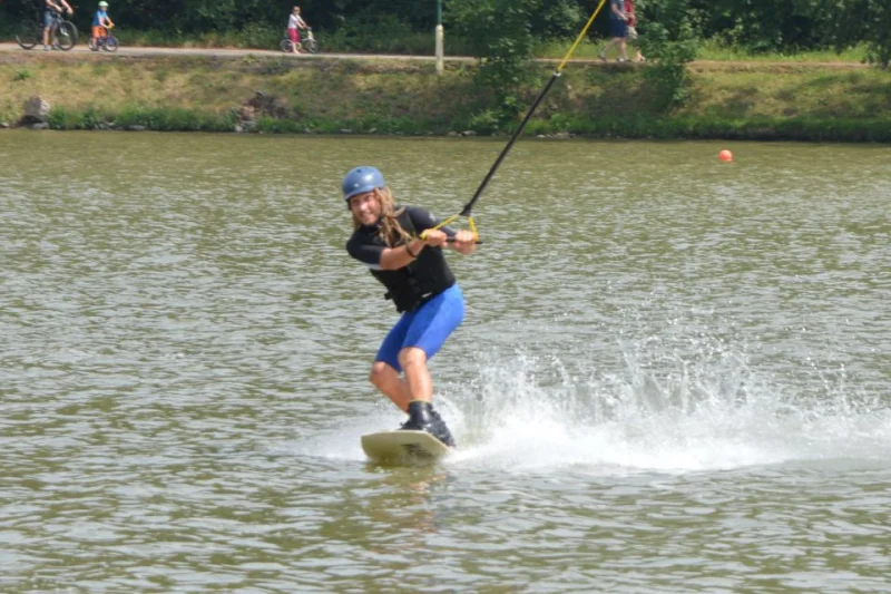 Soukromá hodina wakeboardingu - foto 03