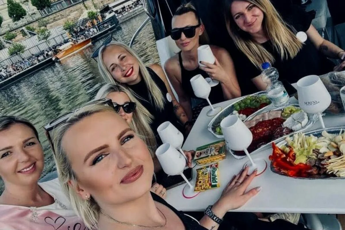 Soukromá plavba luxusní lodí po Vltavě: Praha - foto 08