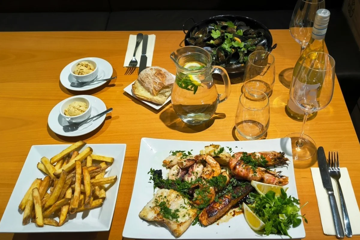 Středomořské degustační menu plné grilovaných mořských dobrot v centru Prahy pro 2 osoby - foto 05