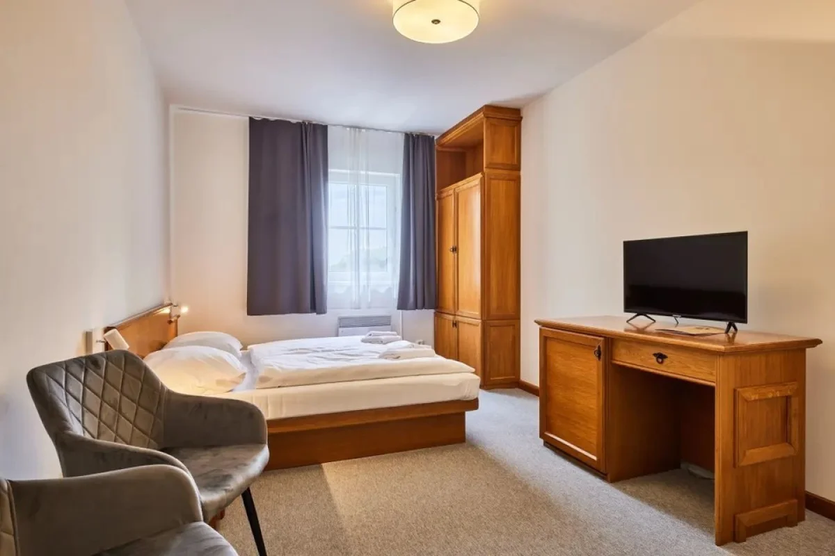 Stylový pobyt s polopenzí, kávou a dezertem v hotelu Auri v Podkrkonoší pro 2 osoby - foto 05