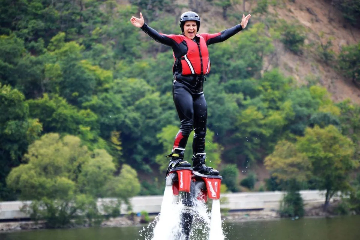 Super vodní adrenalin - dva zážitky v jeden den, Flyboard, Hoverboard nebo Jetpack - foto 04