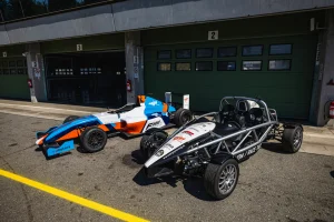 Superjízda pro dva - řízení formule F4 vs. spolujízda v Ariel Atom 3.5 - foto 01