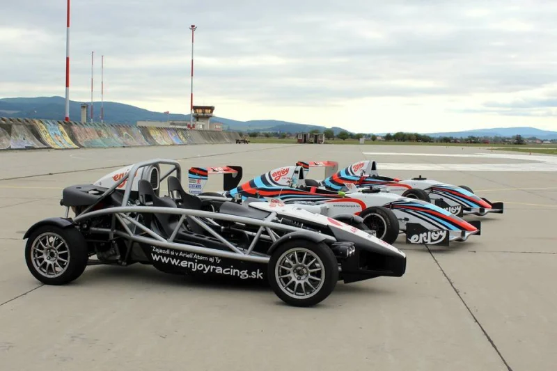 Superjízda pro dva - řízení formule F4 vs. spolujízda v Ariel Atom 3.5 - foto 03