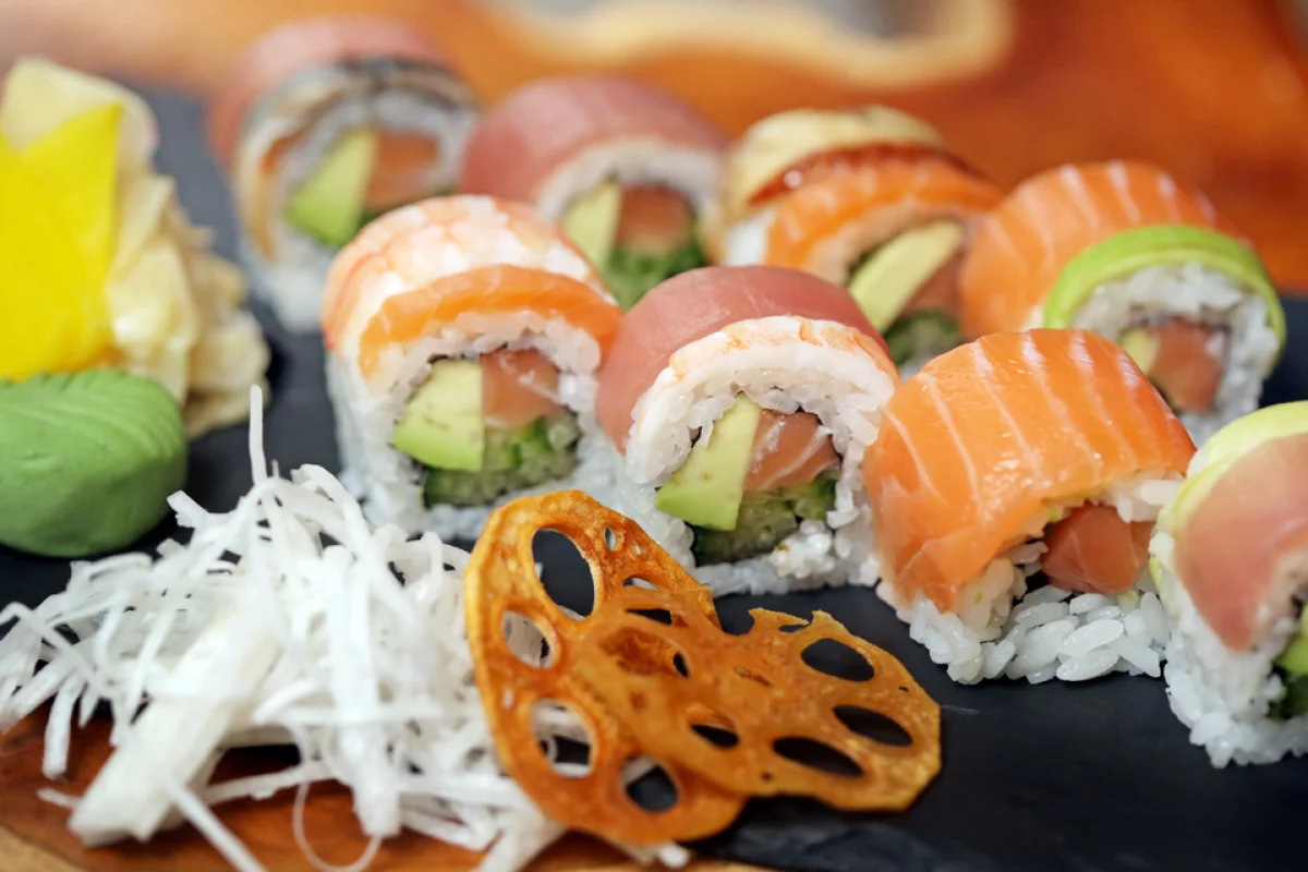Sushi degustační menu pro 2 osoby v PRU58 - foto 05