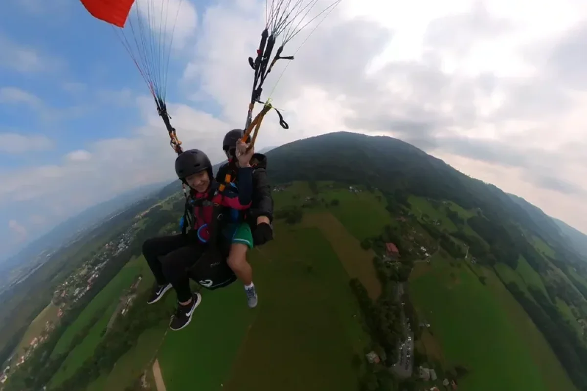 Tandem paragliding po celé ČR jako dárek - foto 10