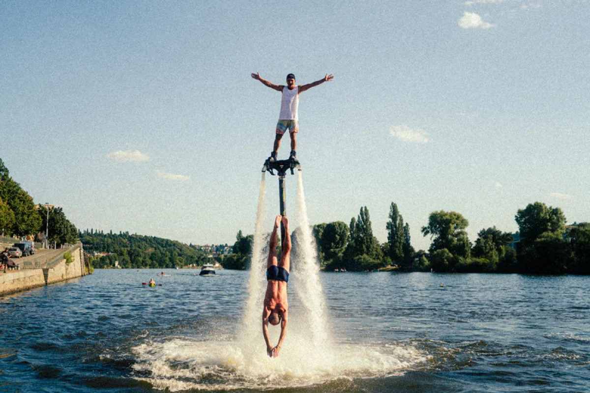 Tandemová lekce flyboardingu - foto 08