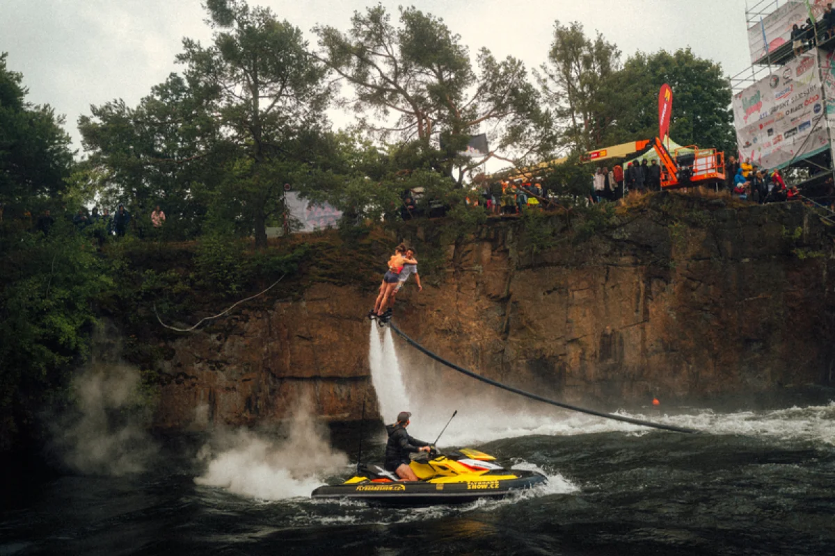 Tandemová lekce flyboardingu - foto 09