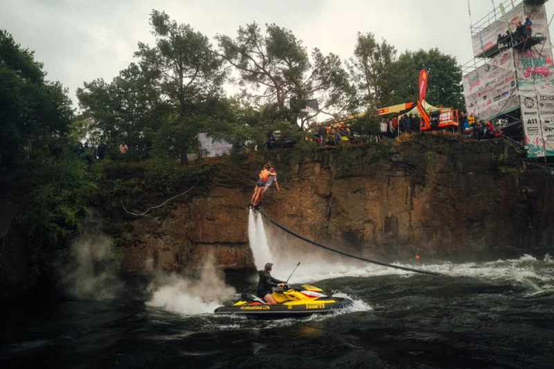 Tandemový flyboardový let plný adrenalinu s profesionály z FlyboardShow - foto 03