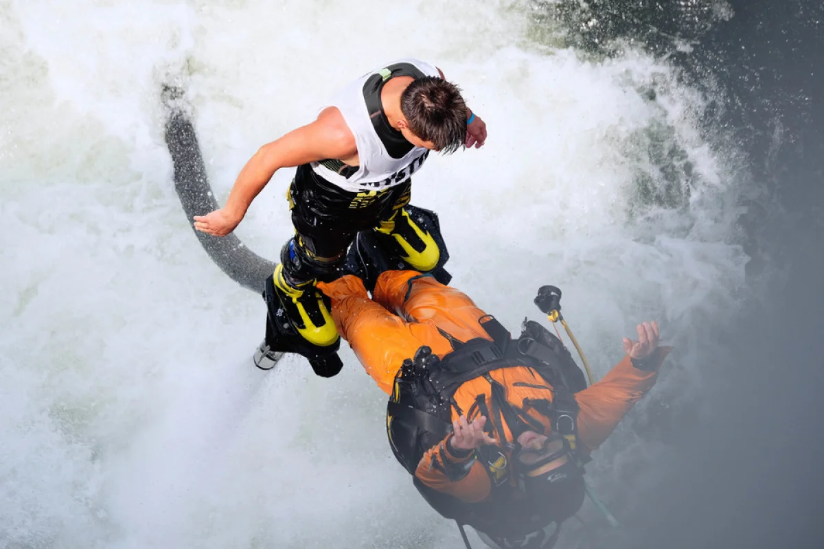 Tandemový flyboardový let plný adrenalinu s profesionály z FlyboardShow - foto 04