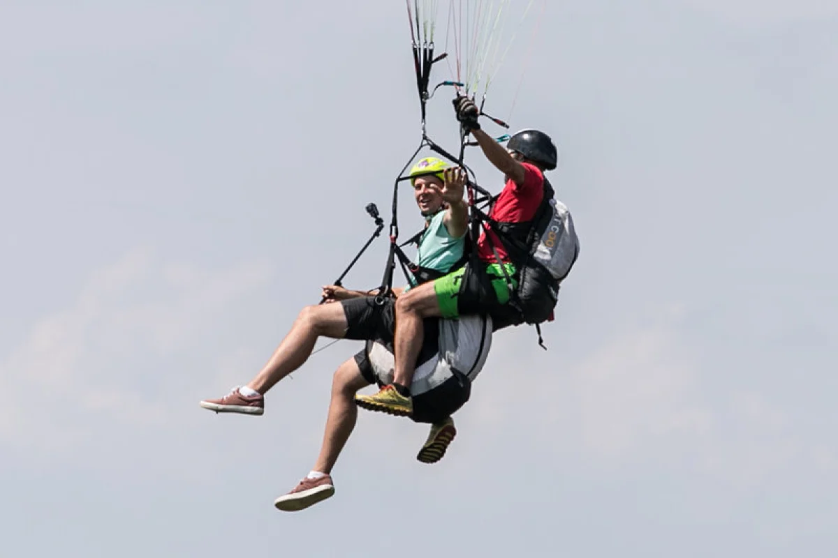 Tandemový paragliding - akrobatický let - foto 04