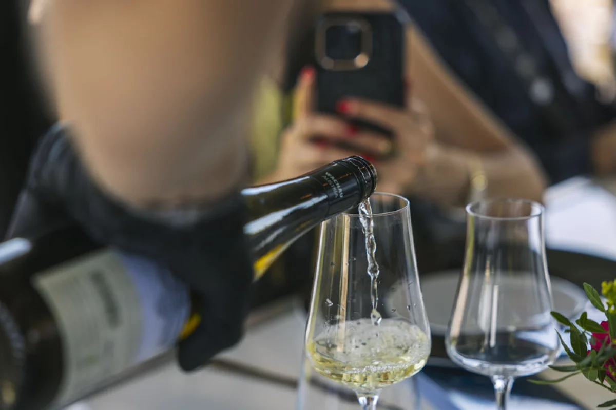 Tapas & Cava ve výšce nad Prahou - foto 03