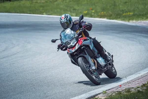 Testovacím jezdcem motocyklů BMW na okruhu - foto 01