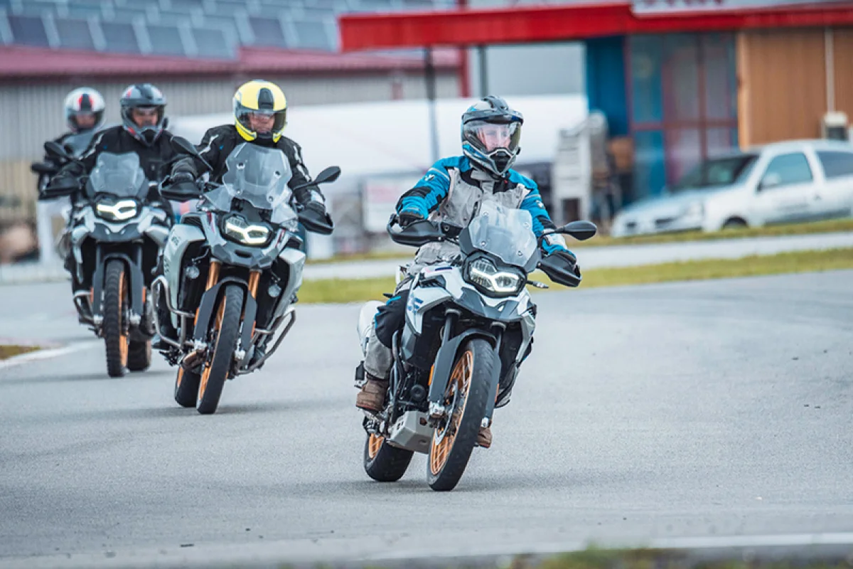 Testovacím jezdcem motocyklů BMW na okruhu - foto 04