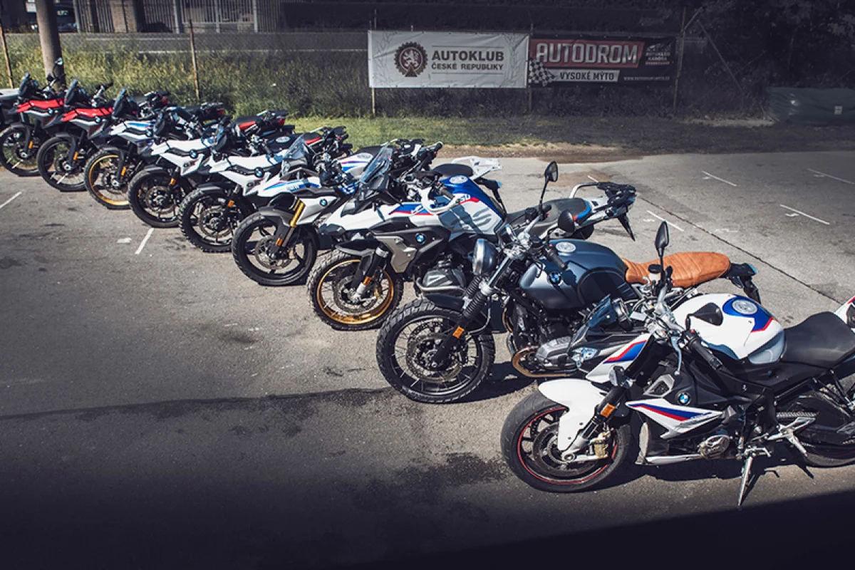 Testovacím jezdcem motocyklů BMW na okruhu - foto 05