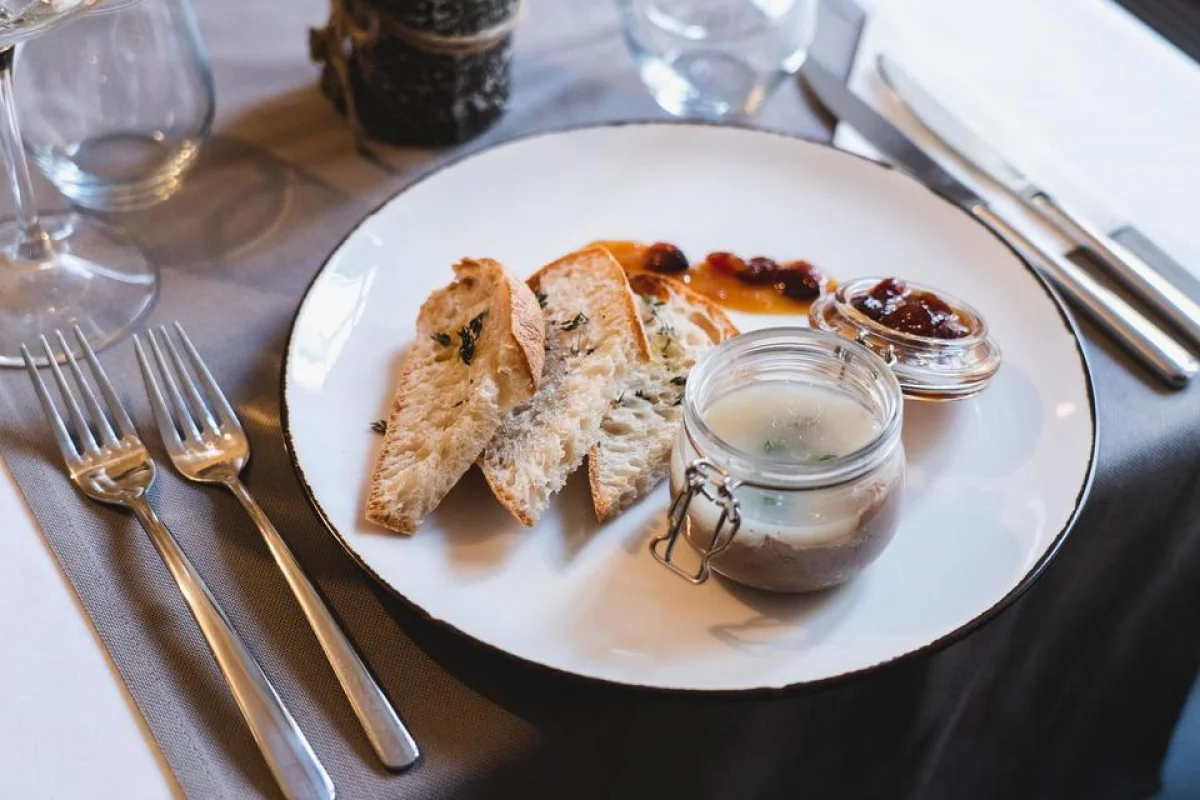 Tříchodové degustační menu v Monastery Garden Bistro v samém srdci Prahy pro 2 osoby - foto 04