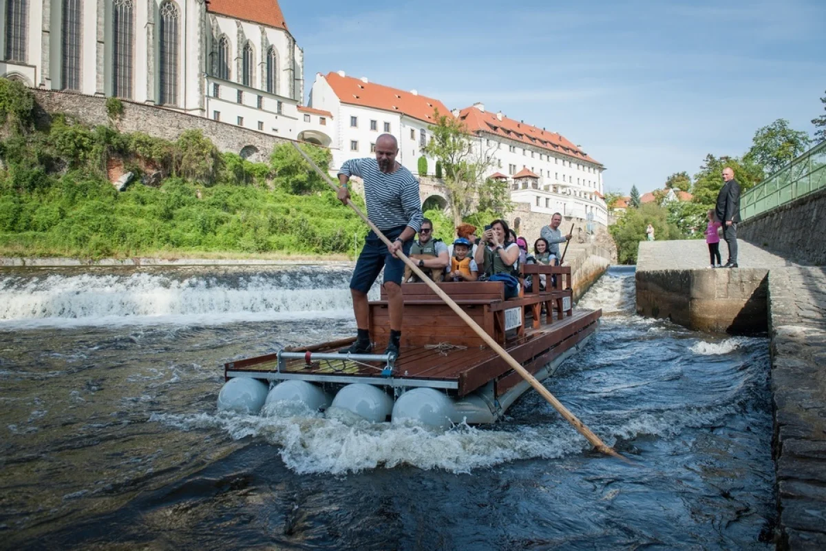 Třídenní pobyt za krásami Českého Krumlova s plavbou po Vltavě a neomezeným wellness pro dva - foto 02