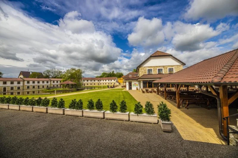 Třídenní relaxační pobyt s polopenzí v hotelu LIONS pro 2 osoby - foto 02