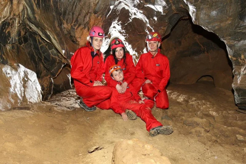 Unikátní rodinná bojovka v jeskyni Moravského krasu - foto 02
