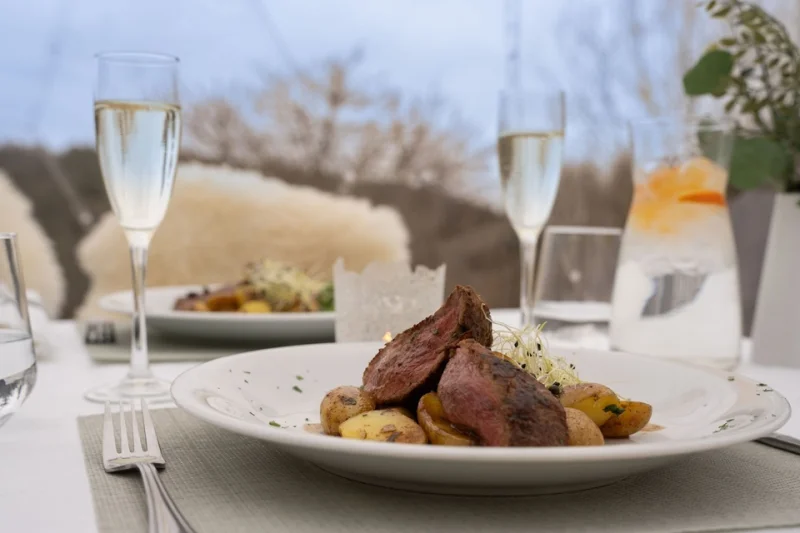 Úžasné 4chodové zážitkové menu v unikátním soukromém iglú v restauraci Rendlík - foto 03