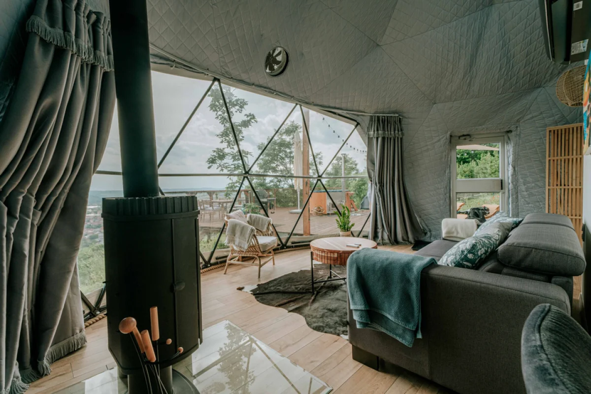Úžasný Glamping u oveček na venkově jižní Moravy s moderním komfortem, vířivkou i saunou - foto 02